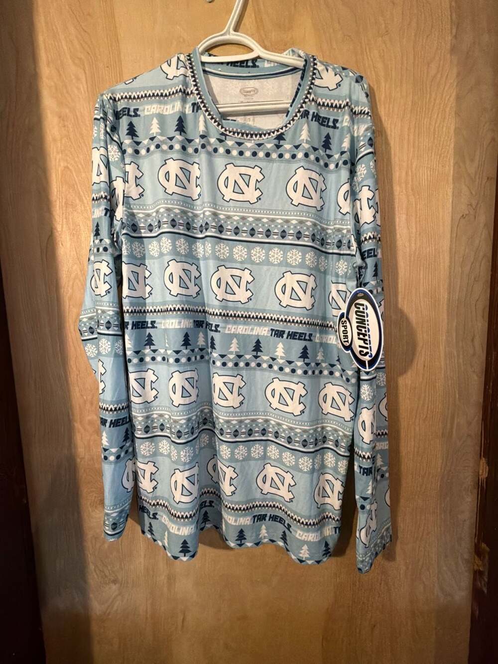 Concepts Sport North Carolina Tar Heels Size M Long Sleeve Ugly Sweater
